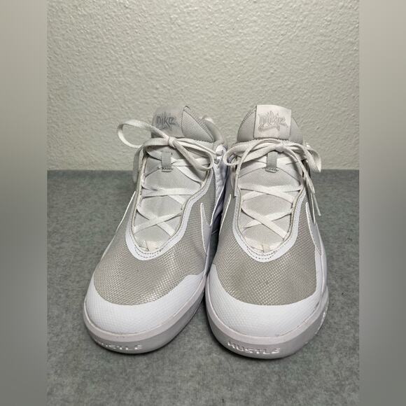 Nike Team Hustle D‎ 10 youth White/White-photon Dust-volt basketball shoes new - Picture 1 of 7